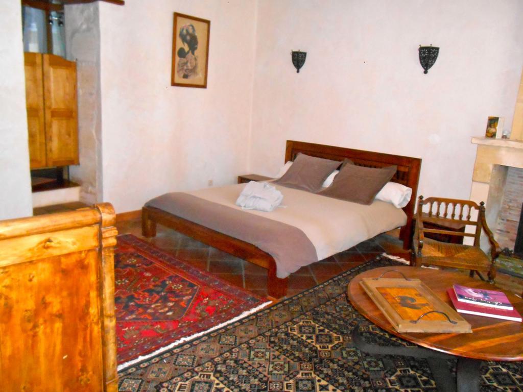 Sous Les Marronniers Bed & Breakfast Petit-Palais-et-Cornemps Room photo